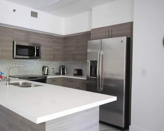 Yacht Club at Aventura 2 Bed 2 bath Luxurius Cozy Brand New - Aventura - Küche