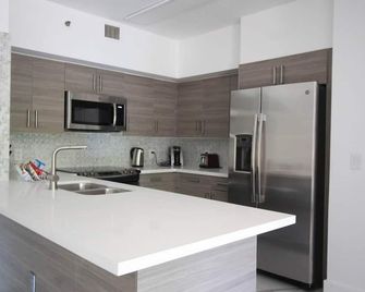 Yacht Club at Aventura 2 Bed 2 bath Luxurius Cozy Brand New - Aventura - Kitchen
