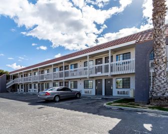 Studio 6 Buttonwillow Ca - Buttonwillow - Building