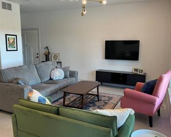Hermitage Guesthouse - Belle Fourche - Wohnzimmer