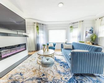 Cityscape Haven - Central Sf Home Near Sfo - San Bruno - Living room