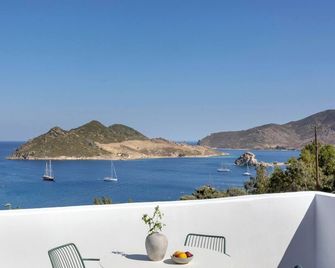 Panorama Serenity Suites - Grikos - Balcone