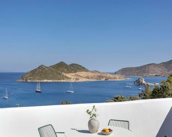 Panorama Serenity Suites - Grikos - Balcon