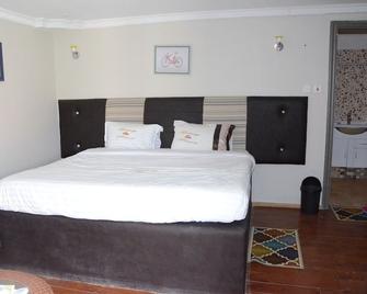 Galaxy Resort and Lounge - Athi River - Bedroom