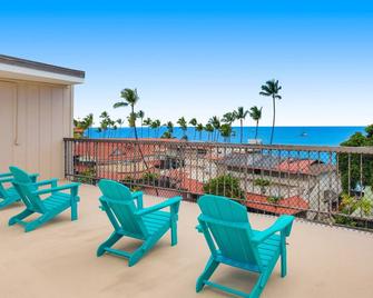 Lovely beach condo with lanai, AC, modern kitchen, pool & grills - walk Old Town - Kailua-Kona - Balkon