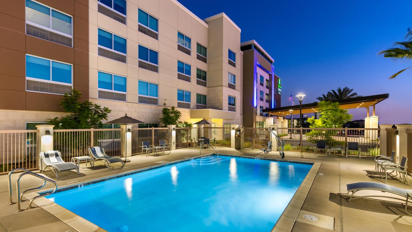 Holiday Inn Express & Suites Moreno Valley - Riverside