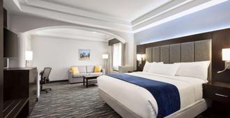 Days Inn & Suites by Wyndham Houston Hobby Airport - Houston - Bedroom