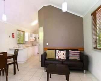 Gateway Lifestyle Lorikeet - Arrawarra - Living room