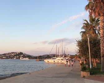 Hilltop villa overlooking Yalıkavak Bay - Yalikavak - Strand