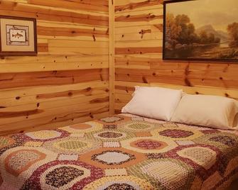 Henson 2: Rustic 2 Bedroom Cabin surrounded by trees. - Sulphur - Habitación