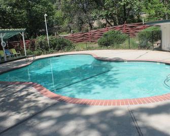 Golden Chain Motel - Grass Valley - Pool