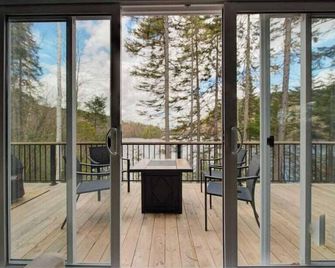 Luft Skift Spa | Waterfront & Private Spa - Lac-aux-Sables - Balcon