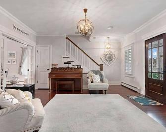 A completely updated Centennial Monmouth Beach property - Monmouth Beach - Living room