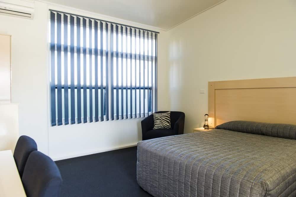 Cherry Blossom Motel - Young - Camera da letto