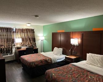 Hillcrest Motel by OYO Aurora near Lawrenceburg - Aurora - Bedroom
