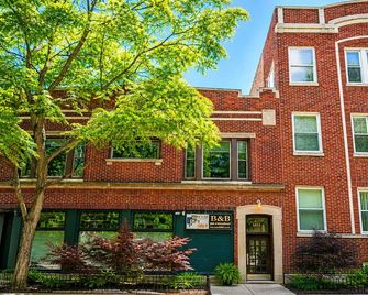 House 5863- Chicago's Premier Bed and Breakfast - Chicago - Building