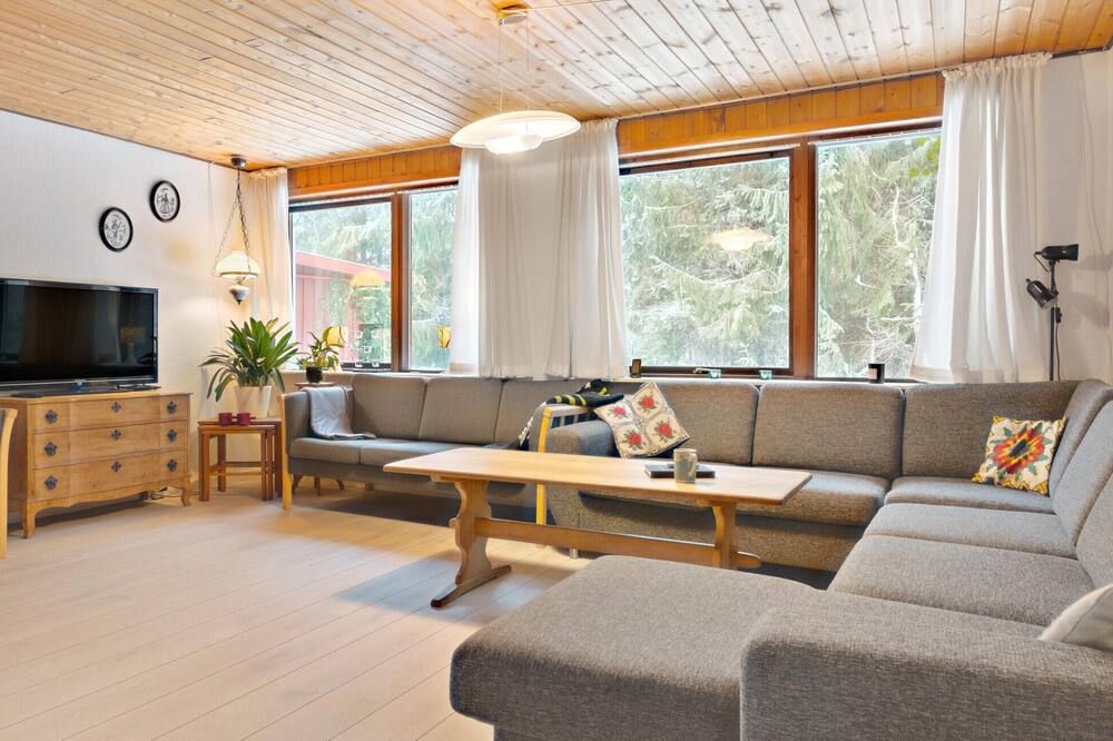 5 Bedroom Amazing Home In Herning – Herning