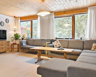 5 Bedroom Amazing Home In Herning - Herning - Living room