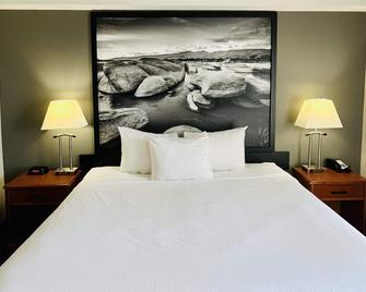 Super 8 by Wyndham Grande Prairie - גרנד פריירי - חדר שינה