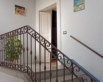 The Arpino Suite - vacation rental by owner - Arpino - Escaleras