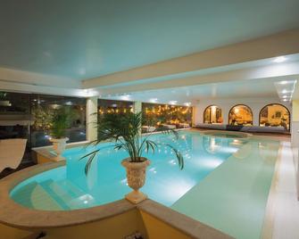 Admiral Hotel Villa Erme - דסנצאנו דל גארדה - בריכה