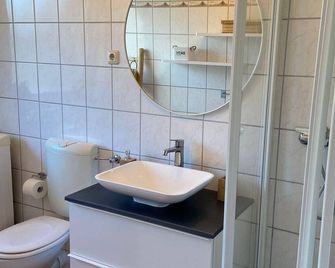 Ferienwohnung Idylle auf Fehmarn I - Fehmarn - Bathroom