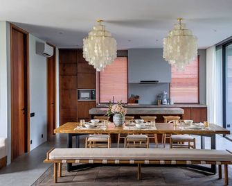 Glass House 2BR Villa in Rice Filed, Ubud - Mandau Talawang