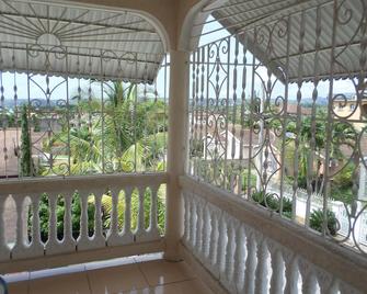 Leons Luxury Montego Bay Home - Montego Bay - Balkon