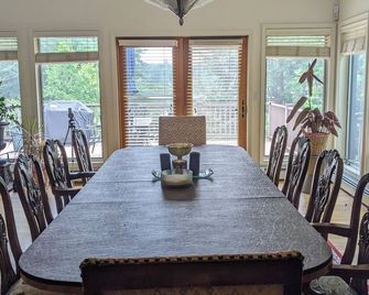 Quiet serene Lake House - perfect for family & friend getaways - Rock Hill - Comedor