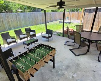 2min to Lackland AFB Entire House near SeaWorld! - San Antonio - Binnenhof