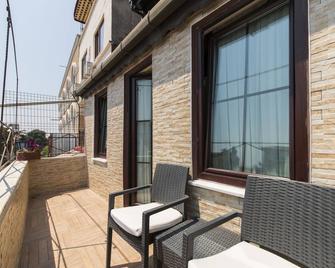 Naz Wooden House Inn - Istanbul - Balcone