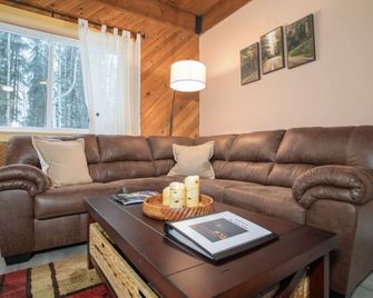 Fly Away Home with Aurora Views - North Pole - Sala de estar