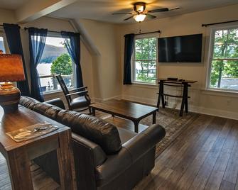 2nd Floor Duplex With Lakeviews From Your Own Deck - Lake George - Living room