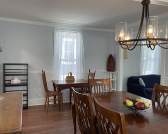 Renovated Cottage in Central Lakeside - Marblehead - Comedor