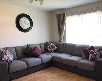 Comfortable family home - Coatbridge - Living room