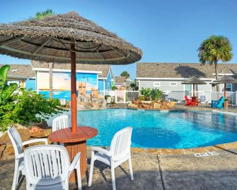 Coastal Vibe by Avantstay Sunset at the Pool and Playscape - Port Aransas - Pool