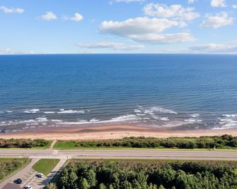 Red Sands, Spacious, 2 BRs, Living Room, Full bathroom & a Patio - York - Beach
