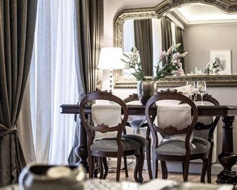 Opus 5 Luxury Apartment in Liston Corfu - คอร์ฟู