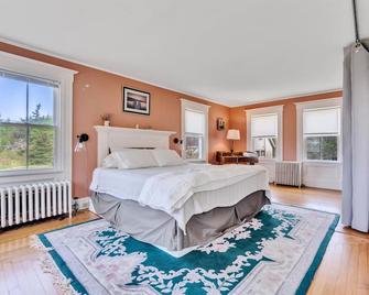 Seaside Serenity Farmhouse - Port Clyde - Bedroom