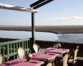 Hôtel la Croix Blanche - Le Mont-Saint-Michel - Balcony