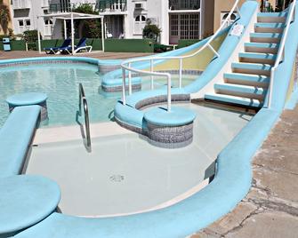 Private 2 Bedroom Beachfront Penthouse Condo Ocho Rios, Jamaica - Ocho Rios - Pool