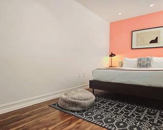 Walk to Everything From The Lofts Suite 307 - West Palm Beach - Bedroom