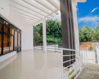 The Modern Sunset - Bujumbura - Balcony