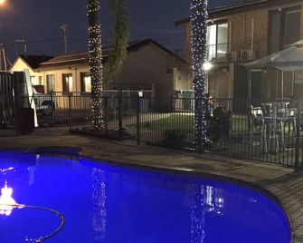 تامورث سنترال موتل - تامورث - حوض السباحة