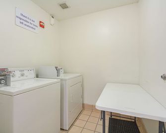 Motel 6 Dallas - Irving Dfw Airport South - Irving - Lavandería