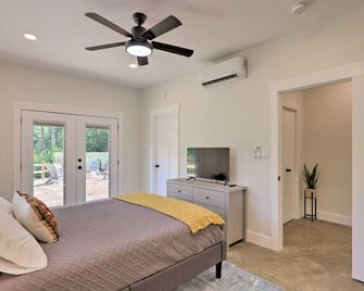 Pet-Friendly Asheville Retreat w/ Hot Tub - Asheville - Habitación