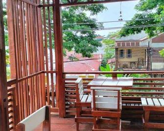 Riswan Homestay - Ternate - Balcón