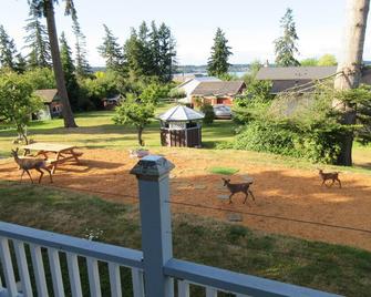 Charming Half-Duplex with a Lovely Ocean View Steps from Royston Seaside Park! - Comox - Outdoors view