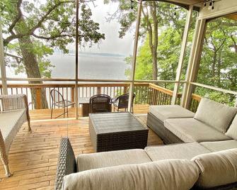 Cozy Clean Cottage on Clearwater - Annandale - Balcón