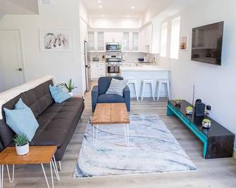 New 2br Designer Townhouse Walk 2 Universal! - Los Ángeles - Sala de estar